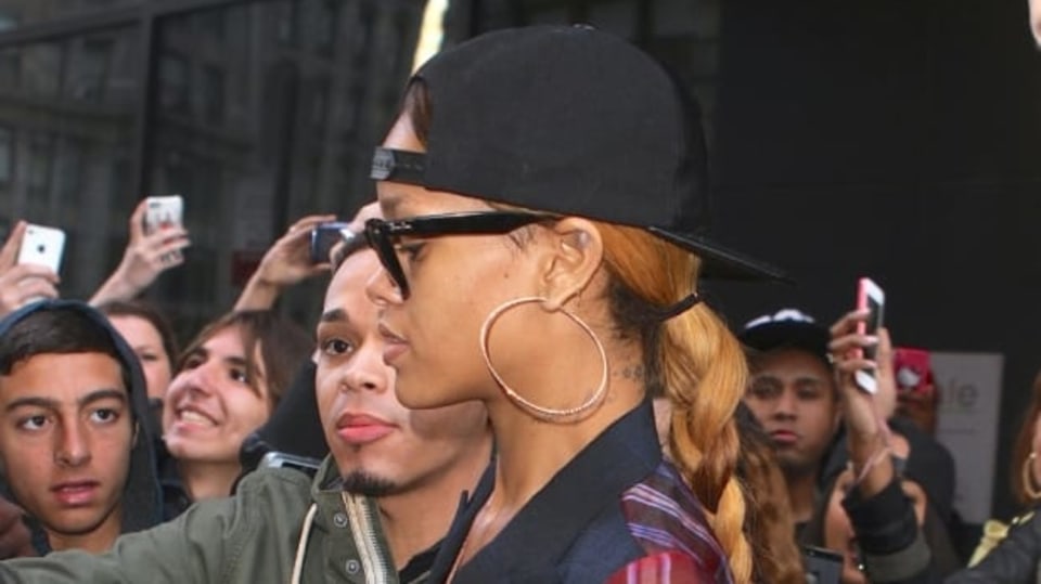 Rihanna chtěla být na blond, ale je spíš do oranžova